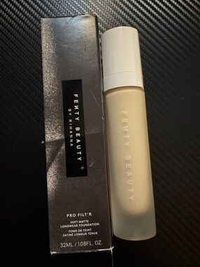 Fenty Beauty Pro Filt'r Soft Matte Foundation - Light Beige